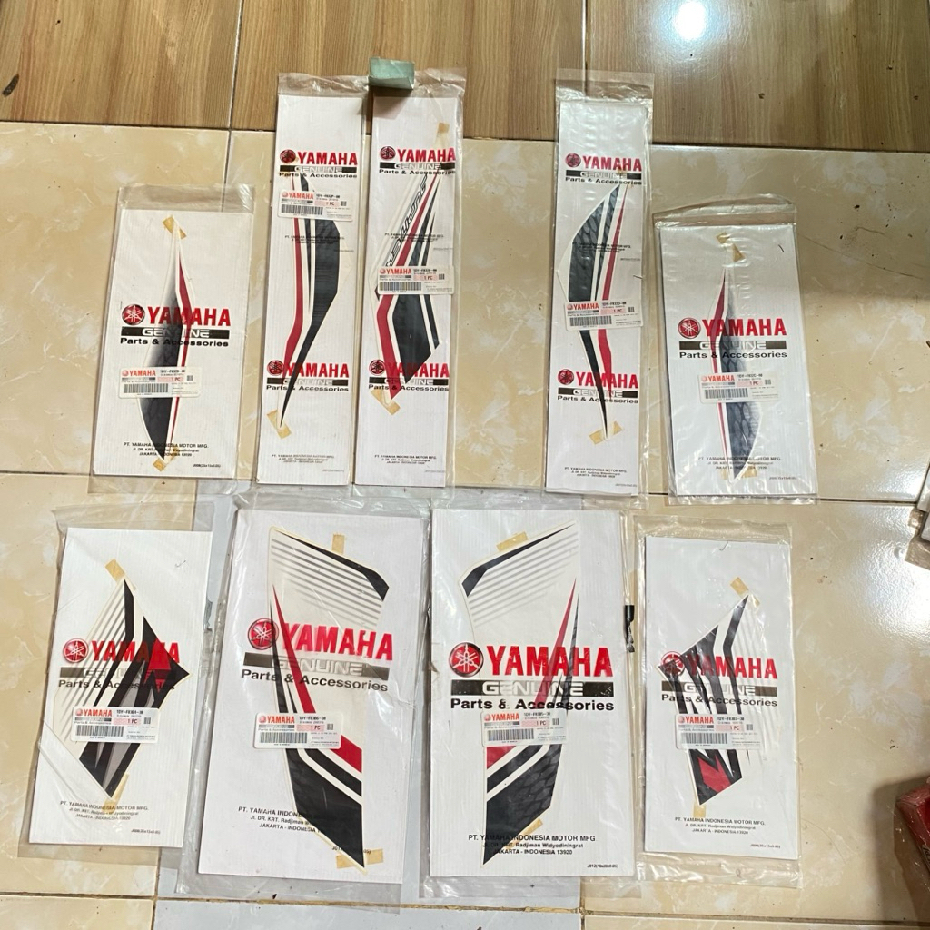 Striping Stiker panel body depan set sayap Yamaha jupiter Z1 2013 putih original YGP