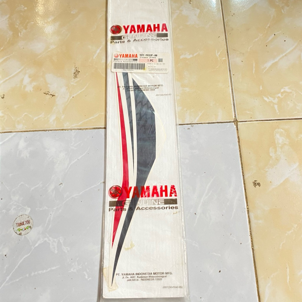 Striping stiker bagian panel body depan kanan Yamaha jupiter z1 2013 putih original YGP 1DY-F832P-80
