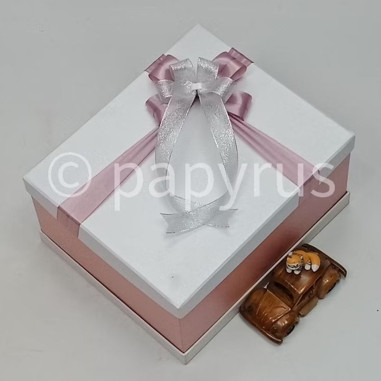 

PAPYRUS Sandwich 25x30 Tinggi 15cm Kotak Kado Gift Box Hardbox Hampers Hadiah V2