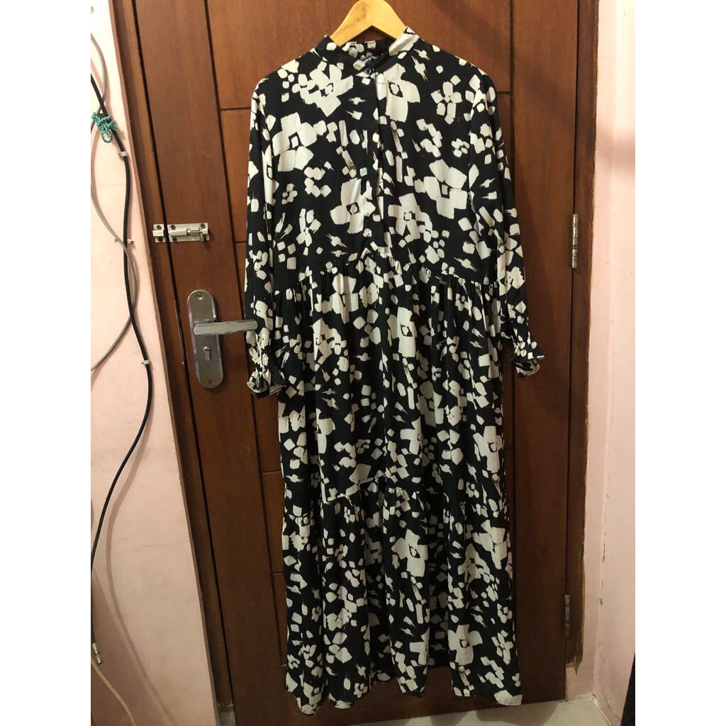 preloved gamis/terusan/dress wanita motif bunga abstrak hitam putih