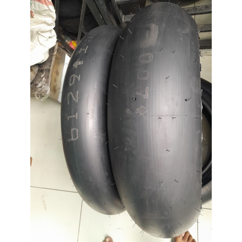 Dunlop slick...120/70+195/65-17