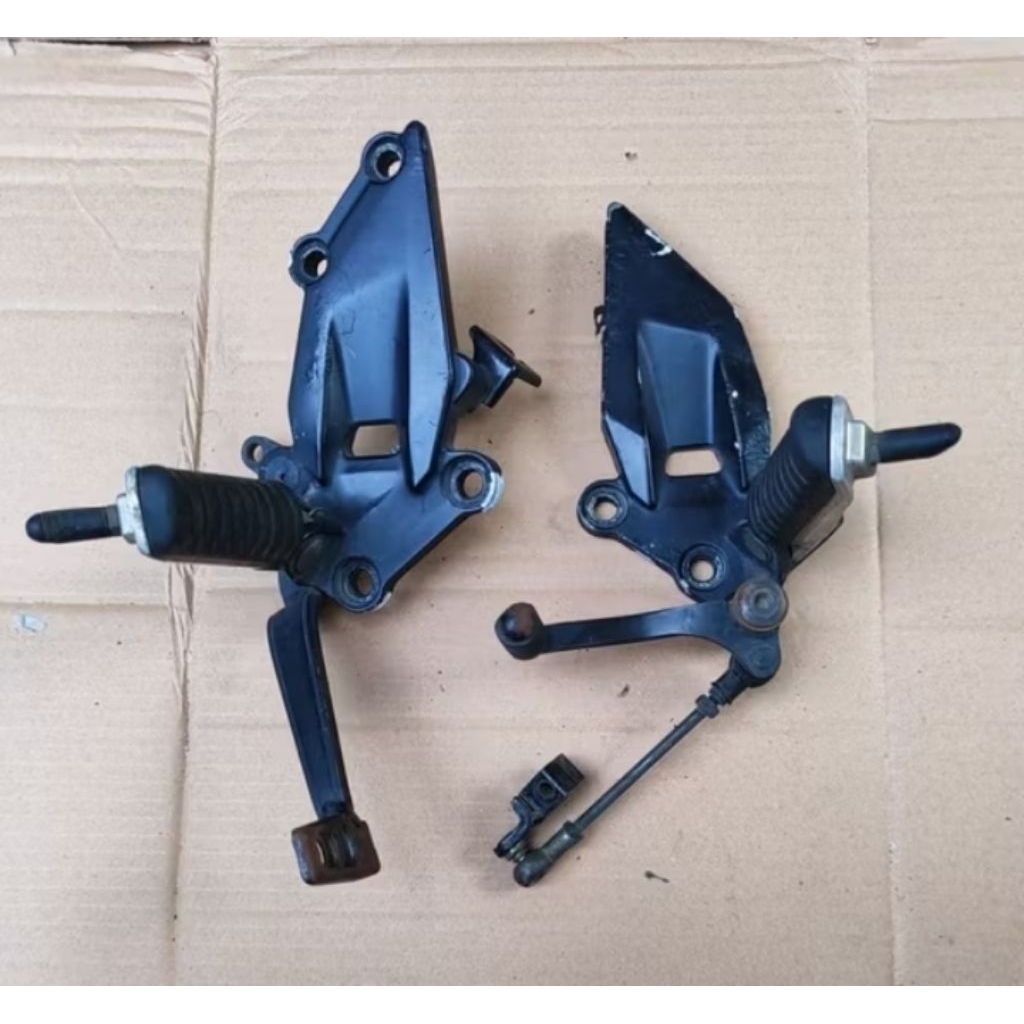 postep footstep depan  kawasaki ninja 250. karbu orsinil