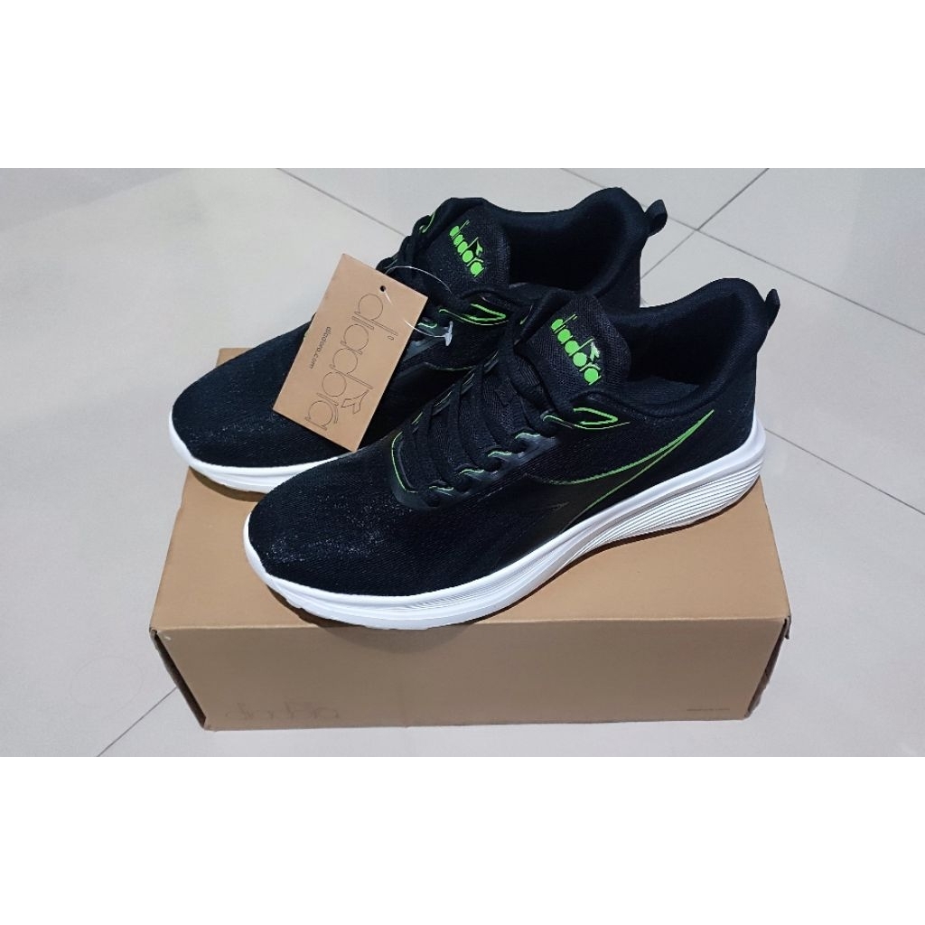 SALE Sepatu Pria DIADORA Manva Black Green Original 100% Diskon 70%