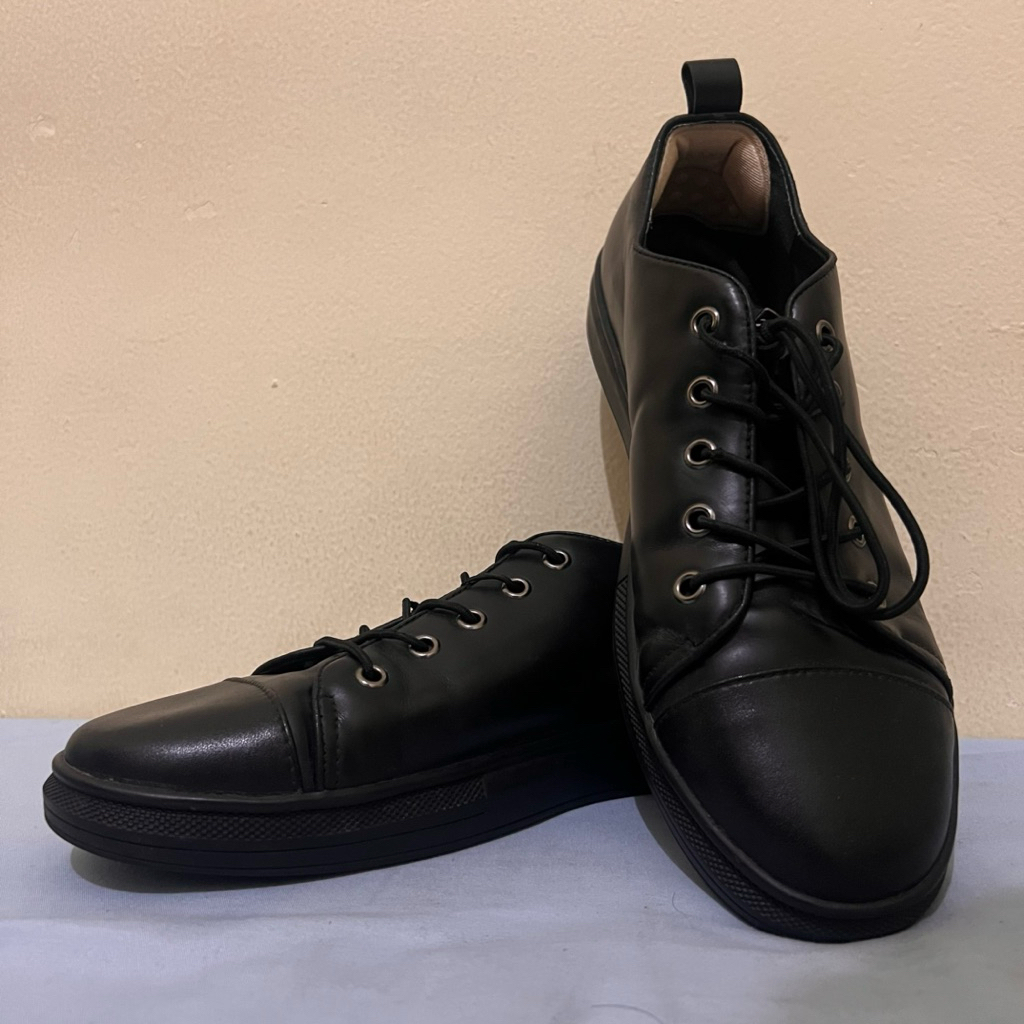 Sepatu Armani Size 43