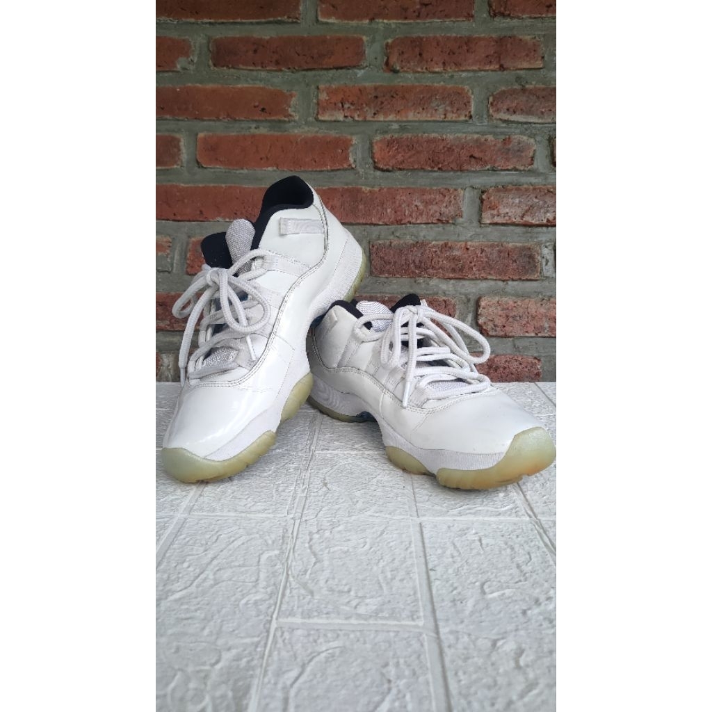 Sepatu basket Air Jordan retro 11 low putih second