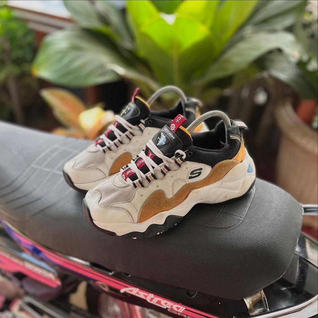 SKECHERS DLITES X ONE PIECE