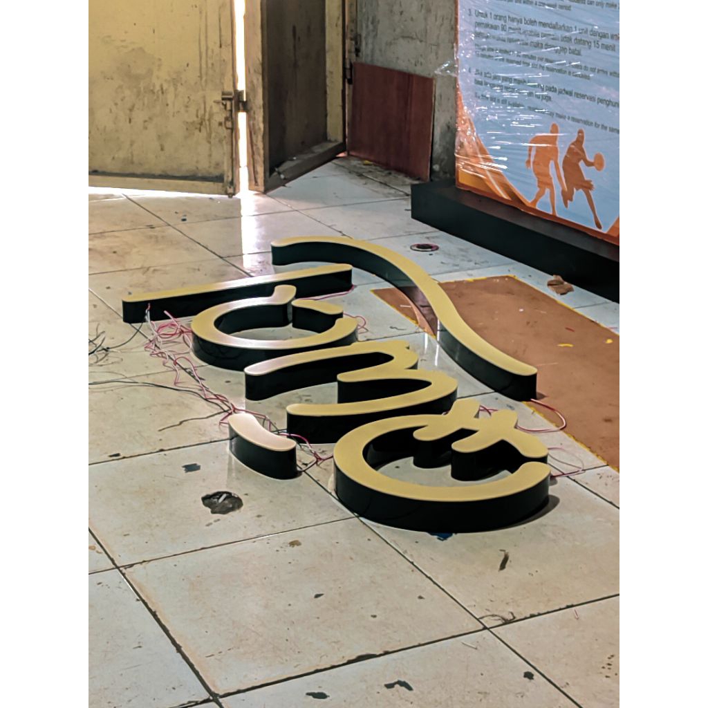 Huruf timbul acrylic