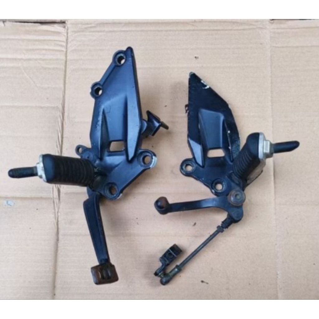 Footstep Postep Depan Kawasaki Ninja 250 Karbu Original