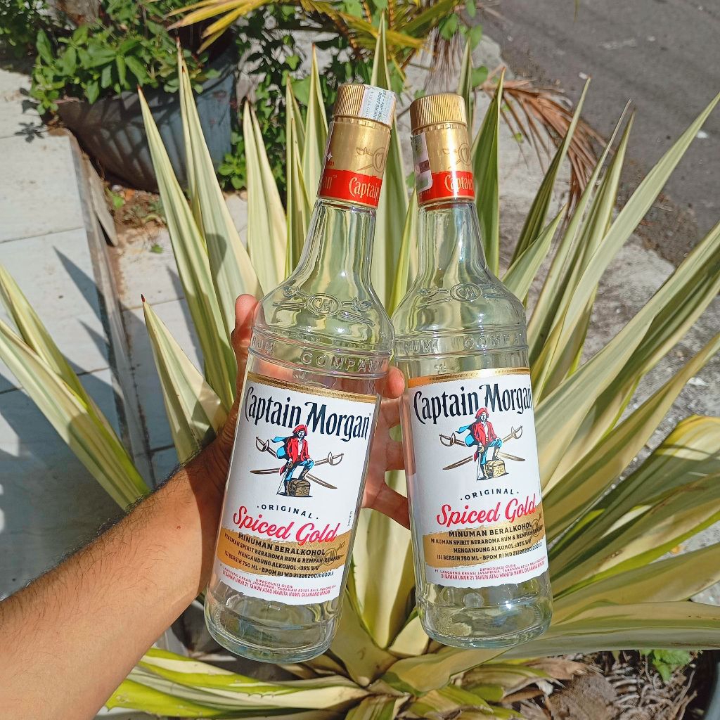 botol Captain morga hiasan cafe dekorasi