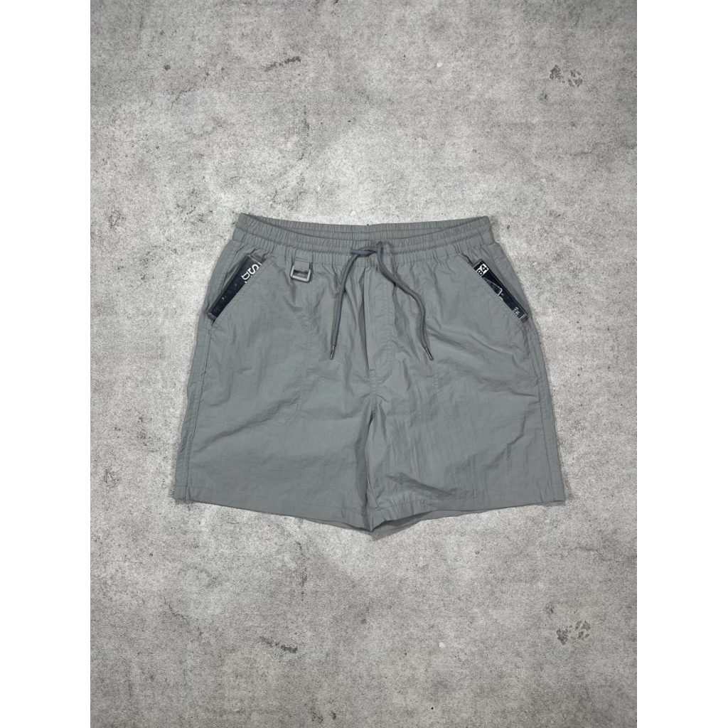 Celana pendek code graphy