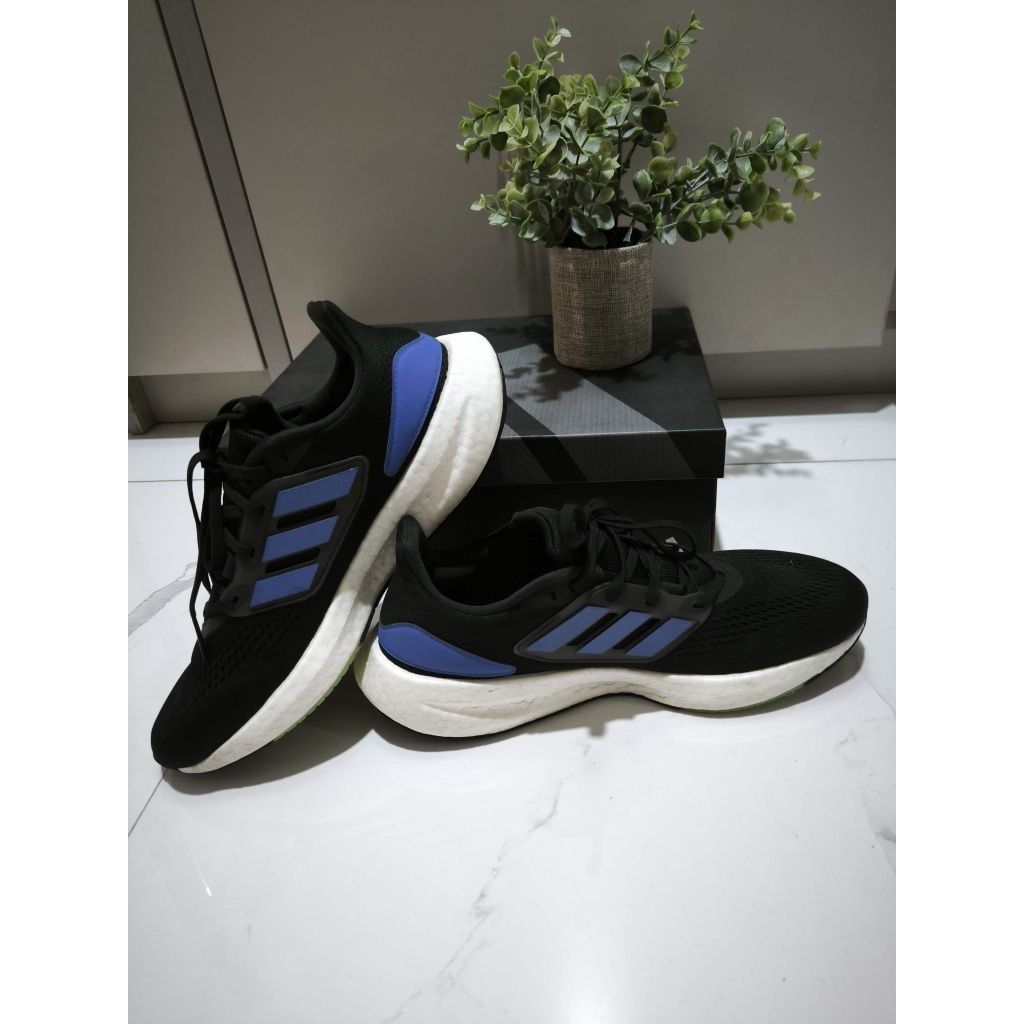 Sepatu lari / Running Shoes Adidas Pure Boost 22 hitam biru putih ORI S030 Bekas Second preloved