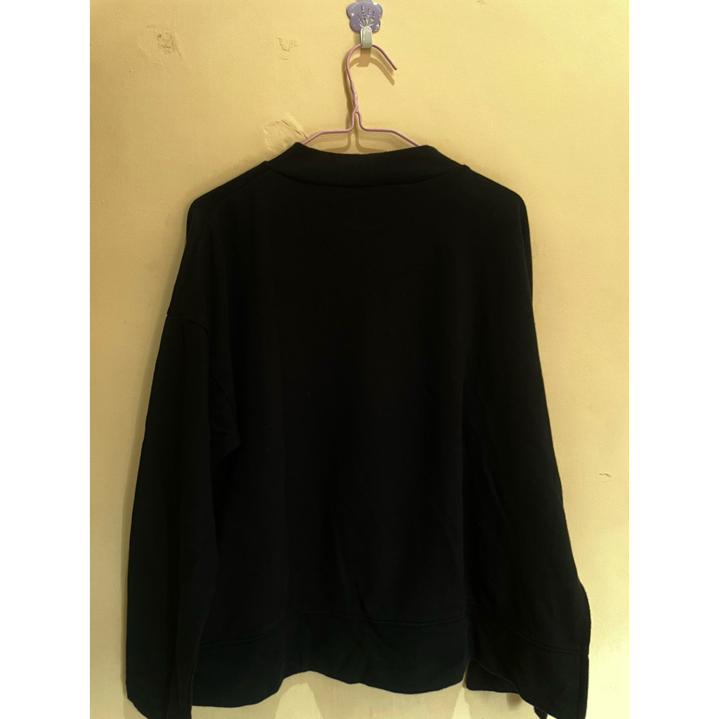 Preloved sweater hitam boxy