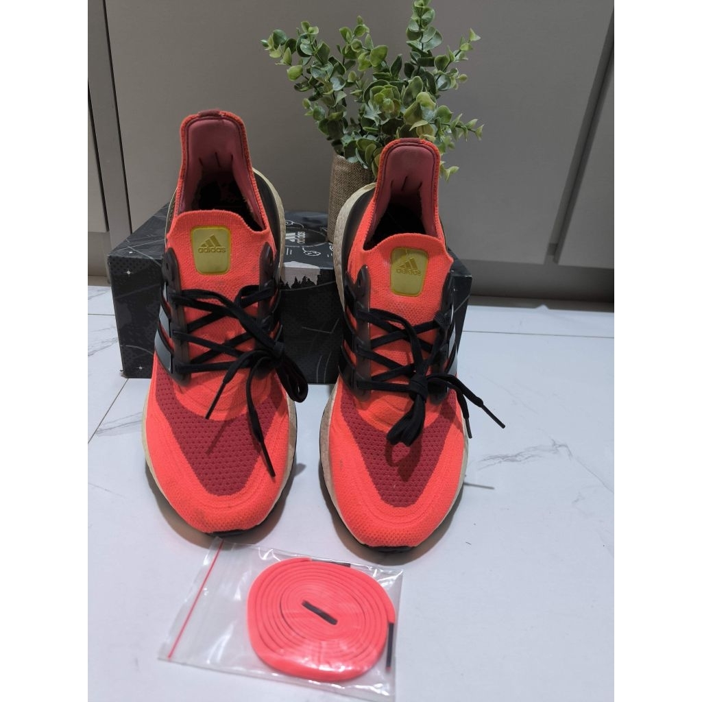 Sepatu lari / Running Shoes Adidas Ultra Boost 21 Bekas Second merah preloved orange putih ORI store
