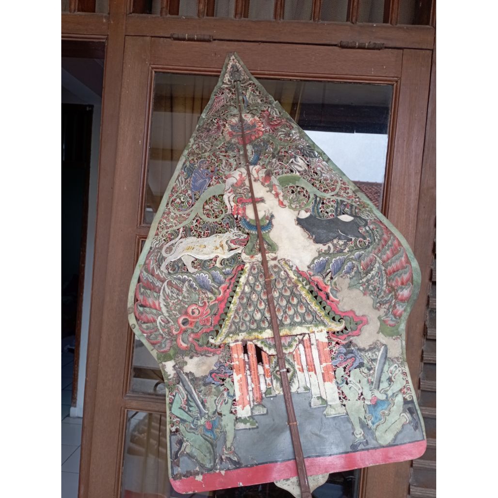 Wayang kulit asli kayon gunungan