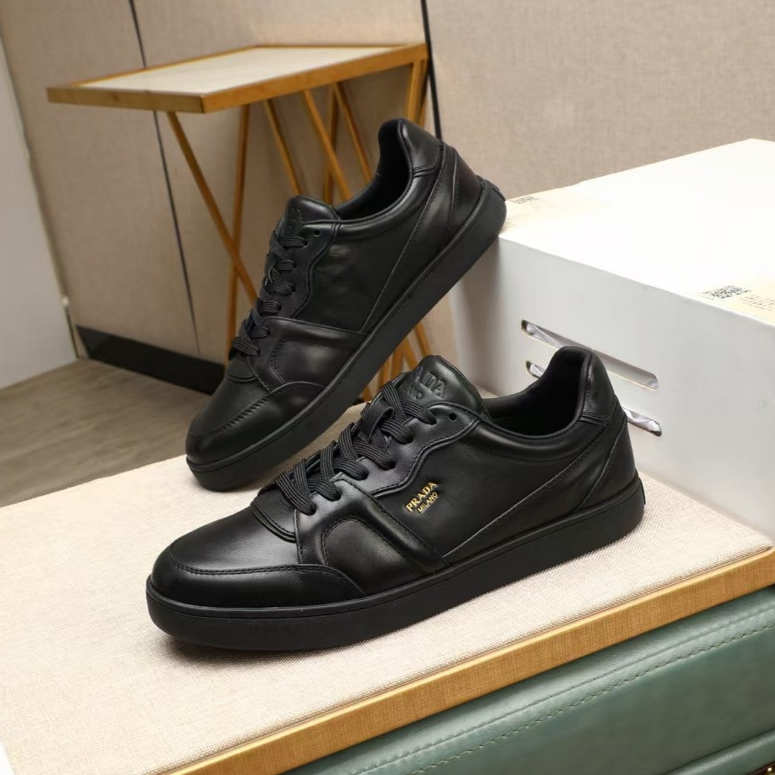 Prada's high-end new casual men's shoes, fashionable cowhide sneakers, lightweight flat shoes, runni