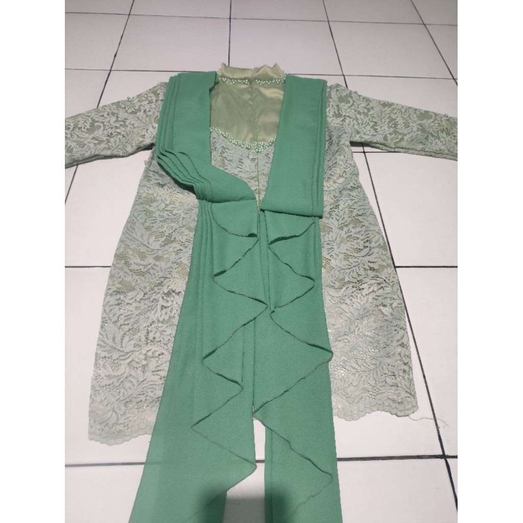 Preloved kebaya modern warna sage green