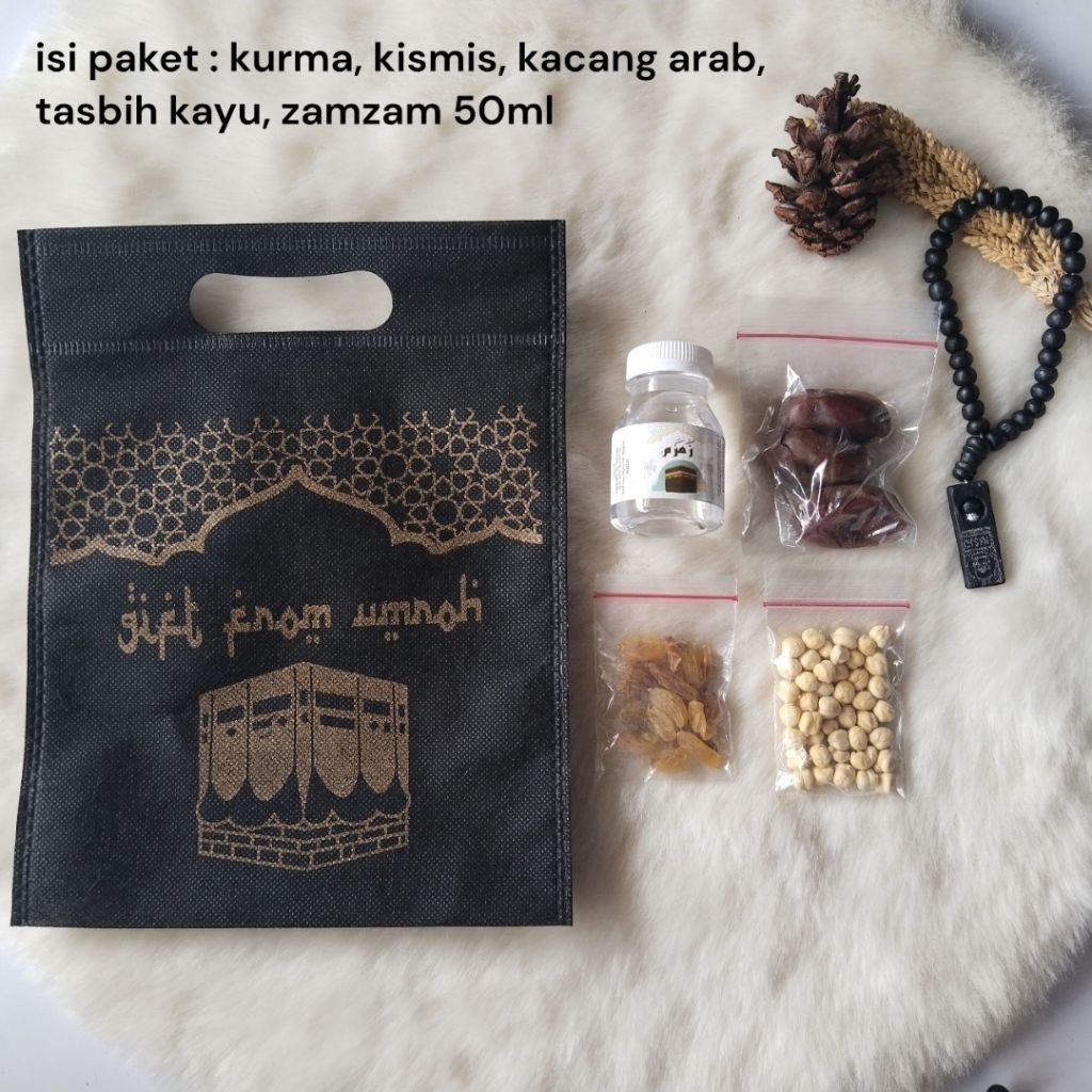 

Paket oleh oleh haji dan umroh kemasan tas godiebag hitam klip polos / hampers spuvenir makanan khas arab