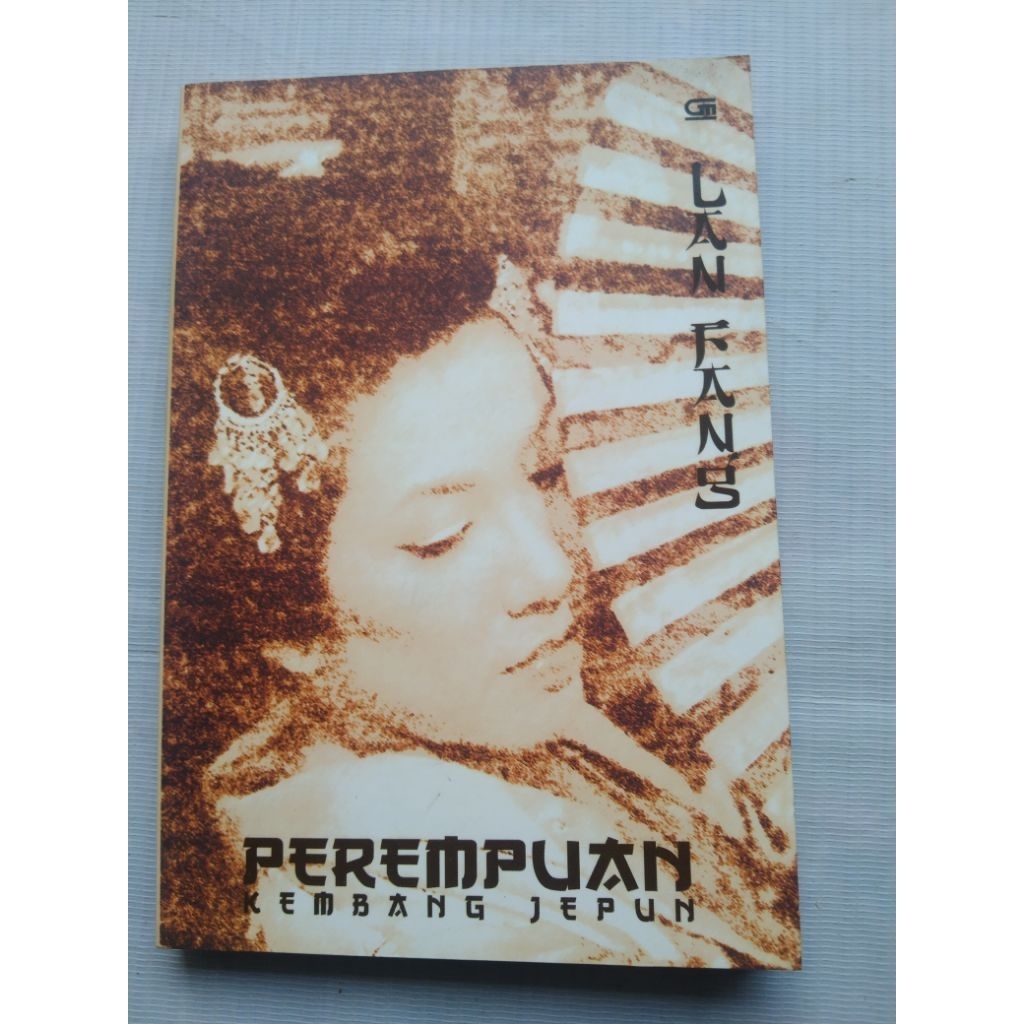 Novel Bekas Orginal PERWMPUAN KEMBANG JEPUN - Lang Fang