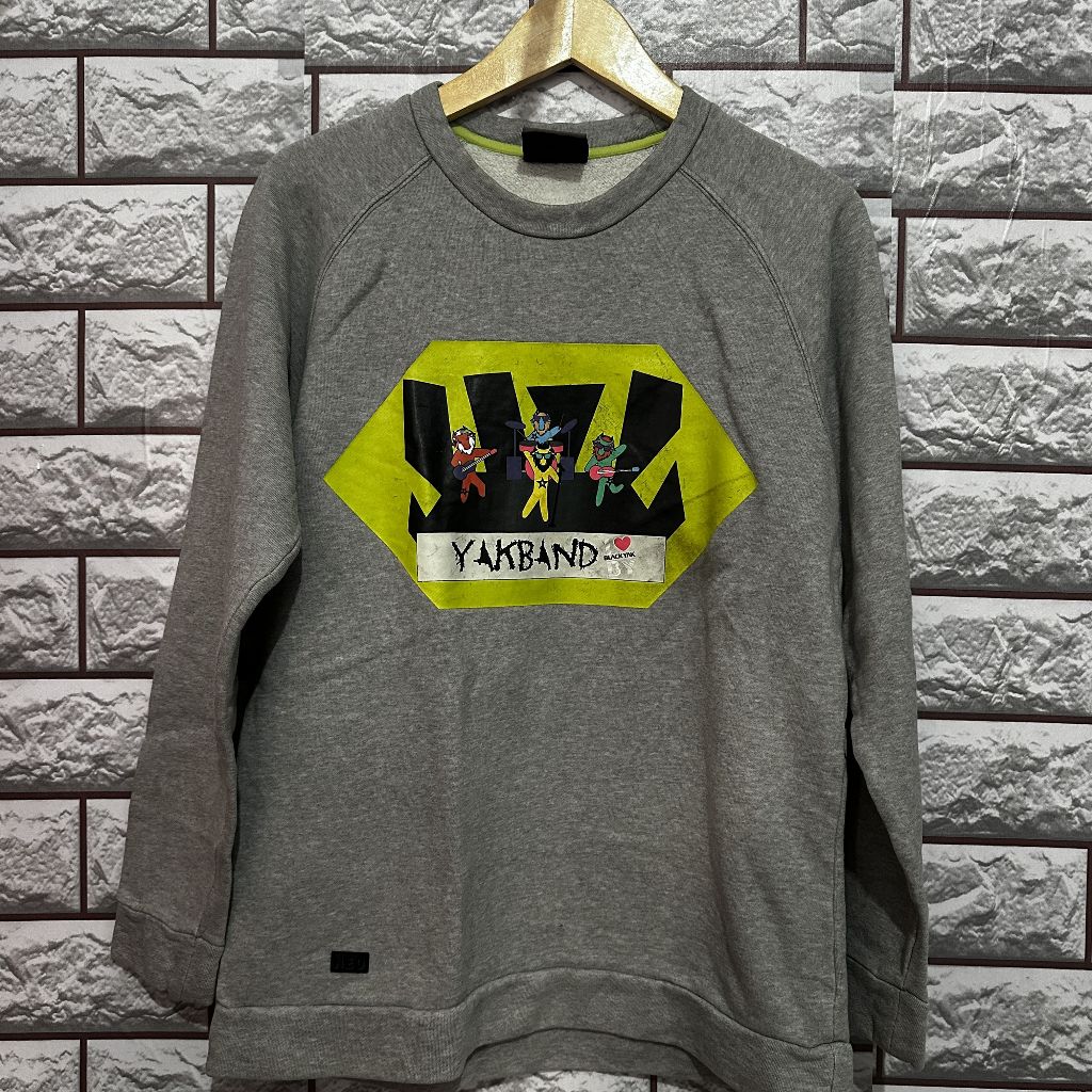 Black Yak Abu-abu - Big Logo Yak Band (Crewneck)