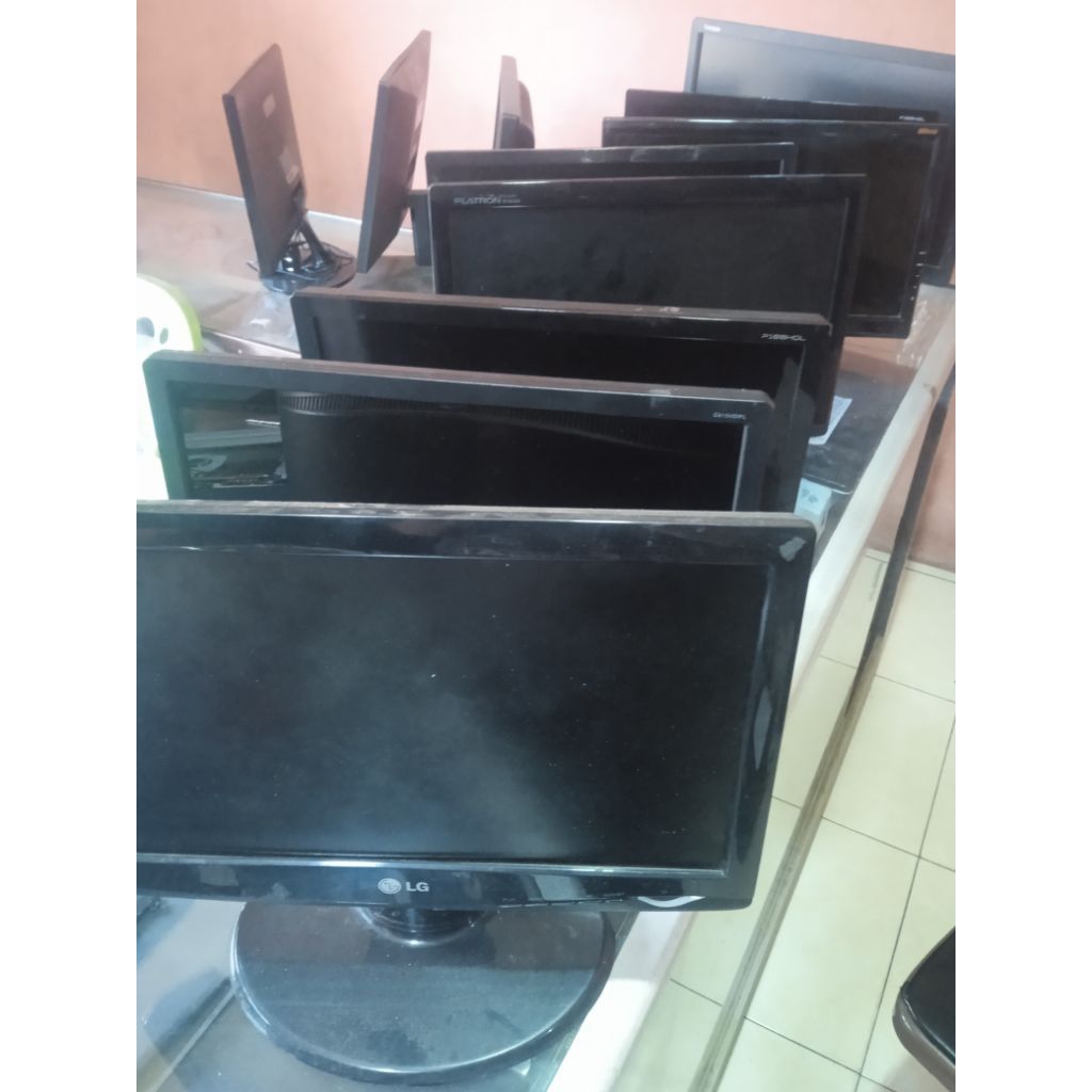 monitor pc 16 inch merk random