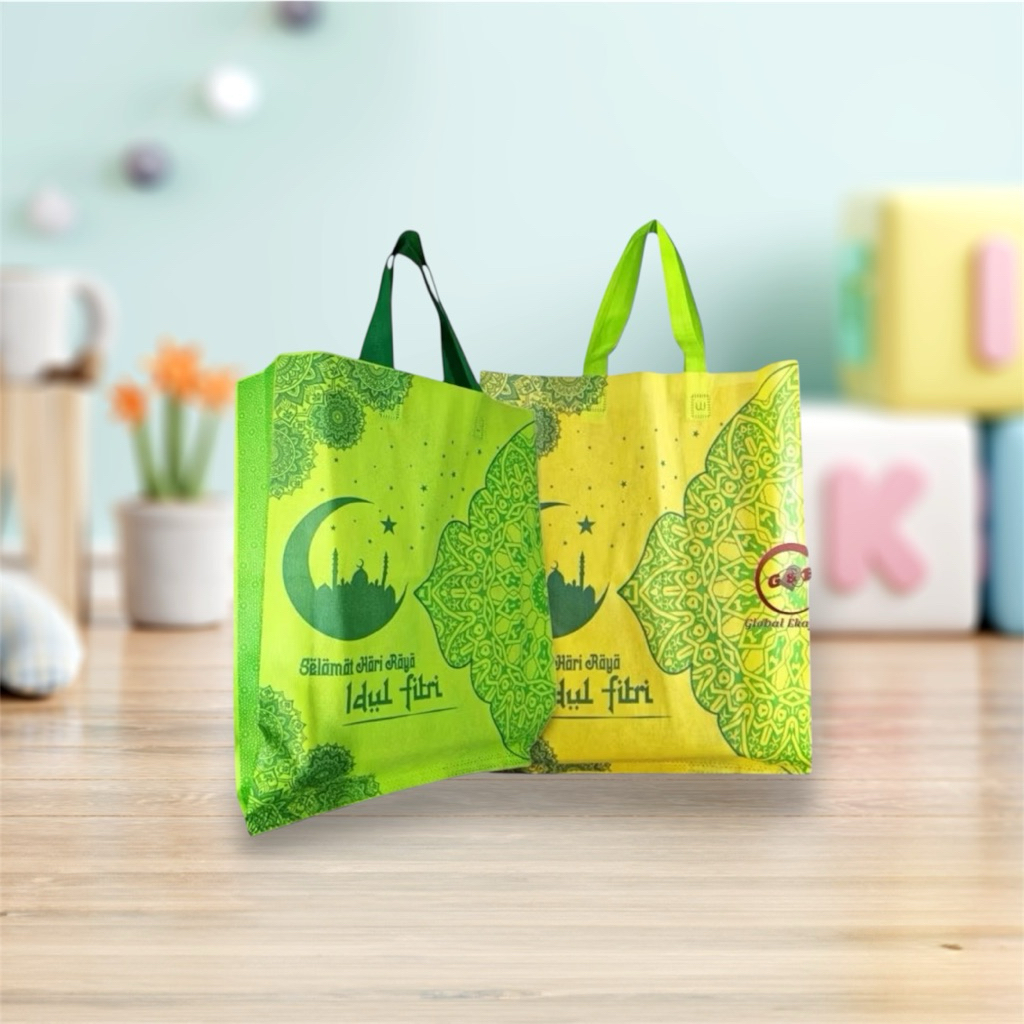 

Tas Parsel Lebaran Spunbond Jumbo Ukuran 38x45x10 cm