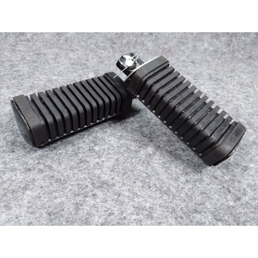 1 set footstep step belakang Suzuki Rc80 rc100 RC100 CRYPTON