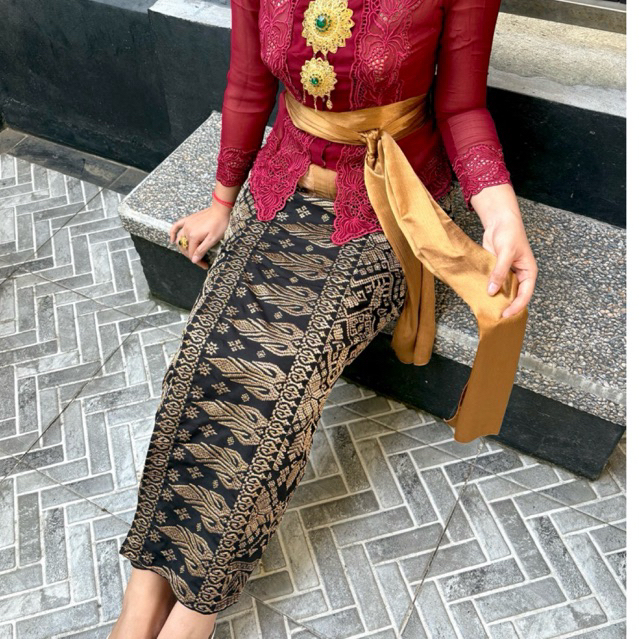 KAMEN/ROK JADI SONGKET BORDIR BENANG SILVER & GOLD | Free Selendang | by Lotuskebayabali