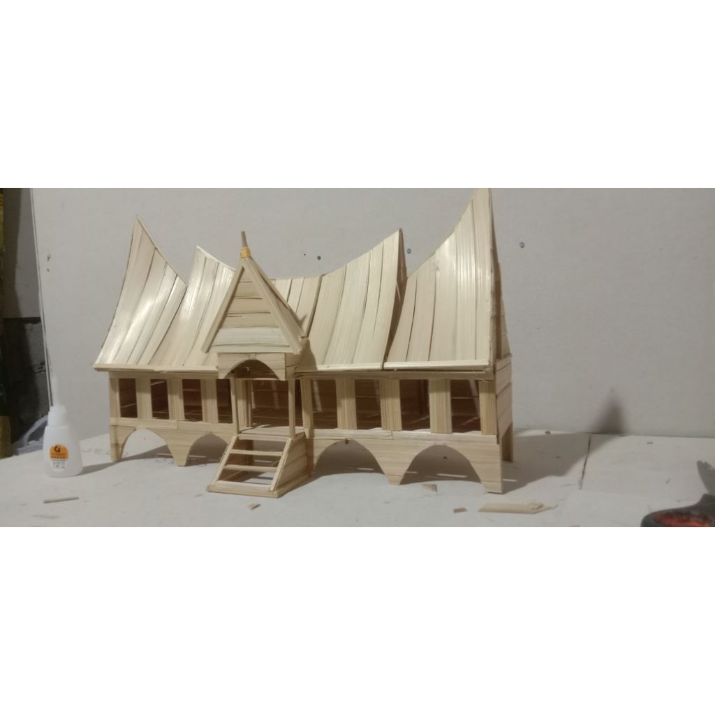miniatur rumah gadang khas sumatera barat