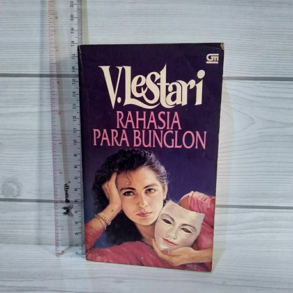 NOVEL ORIGINAL Rahasia Para Bunglon By V.Lestari