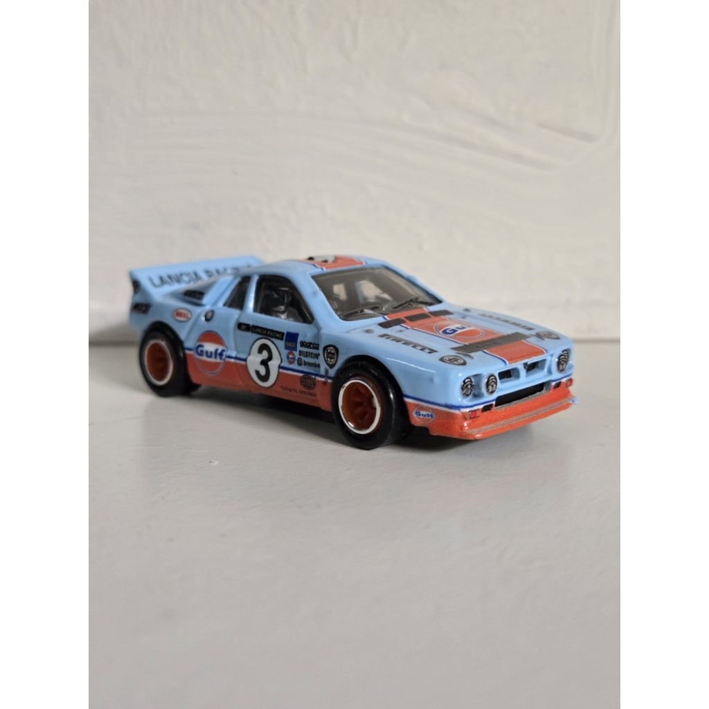 Loose Hotwheels Lancia Rally 037