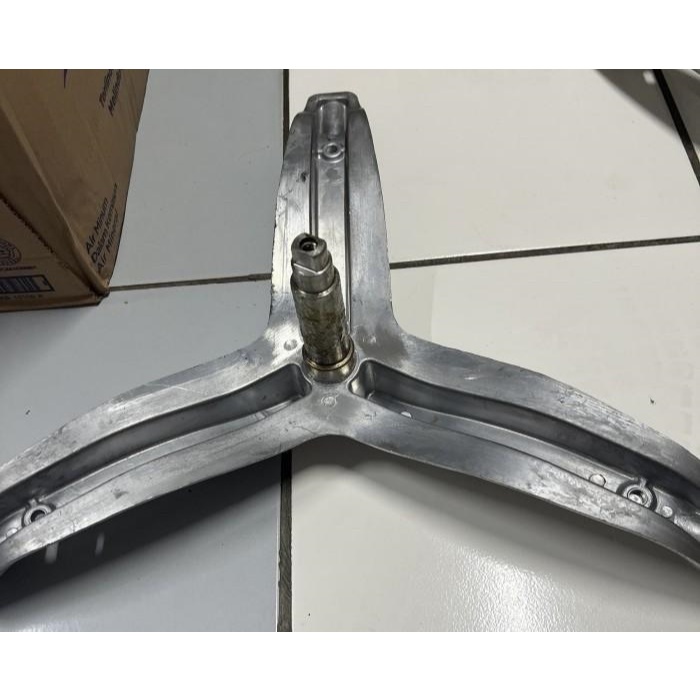 Segitiga mesin cuci Electrolux EWF85747 EWF10843 EWF85743