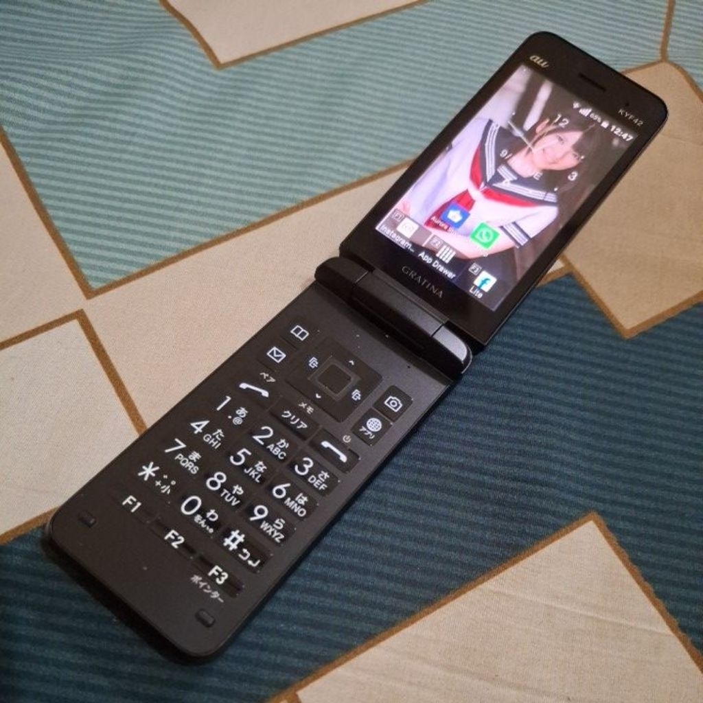 HP Lipat Sinyal Aktif Japanese Flip Phone Kyocera Gratina KYF-42 Android 10 (INDOSAT & TELKOMSEL)