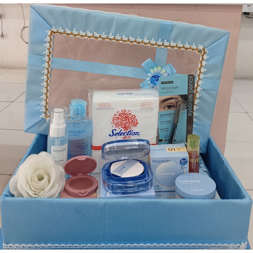 PAKET SESERAHAN WARDAH/PAKET LAMARAN WARDAH LIGHTENING/ Paket seserahan Mak up