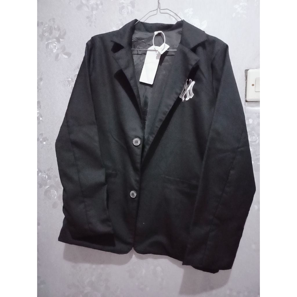 Preloved blazer hitam l***g***