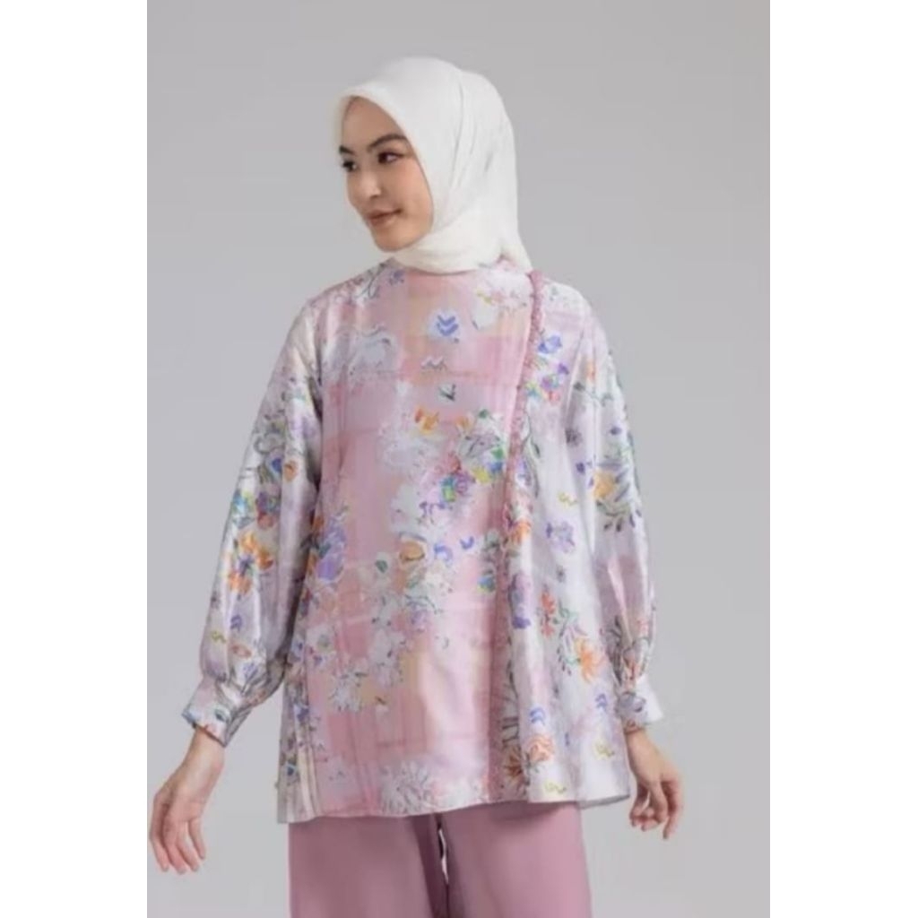 Ria Miranda Kolara top New