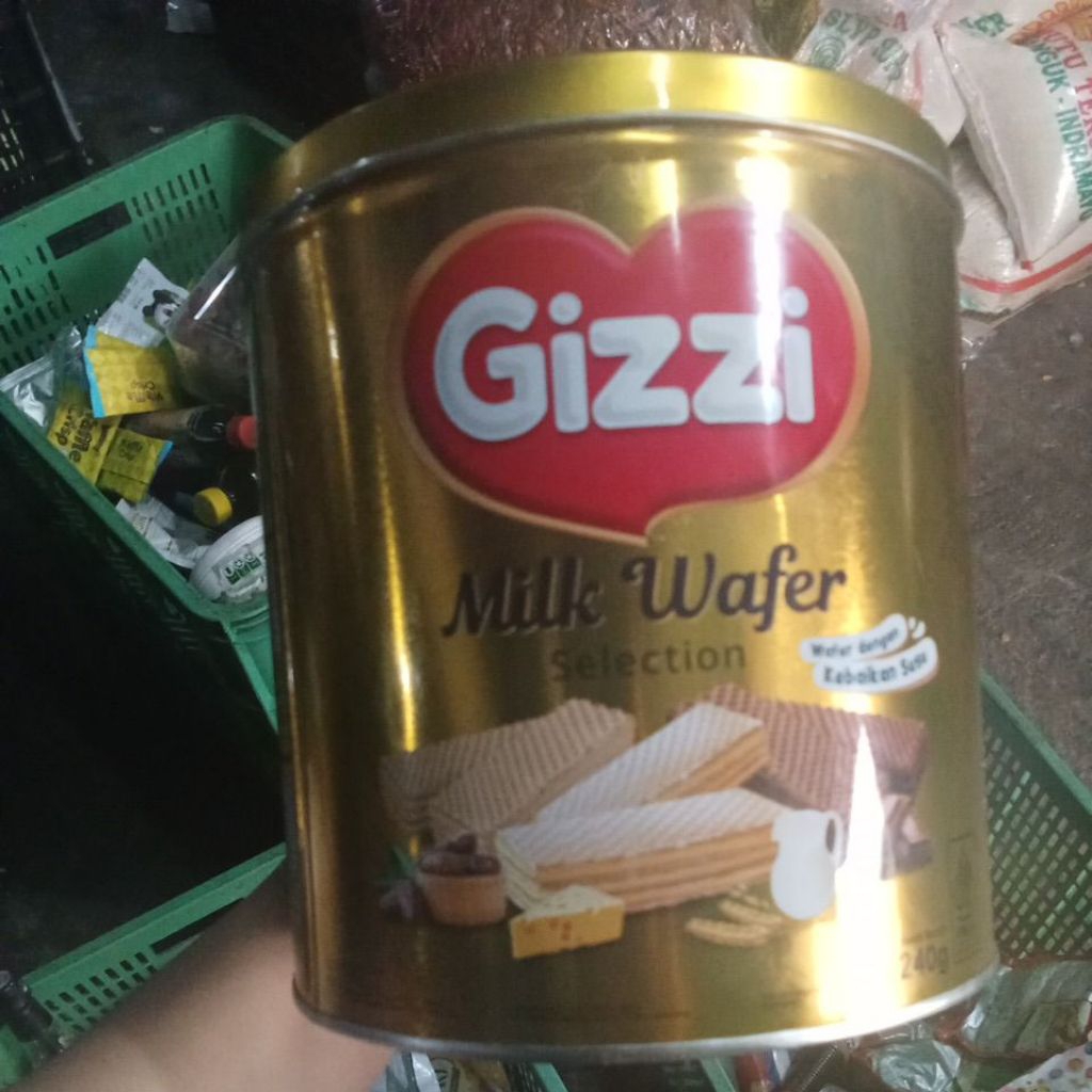 

GiZZi wafer milk 240g mepet exp.281225