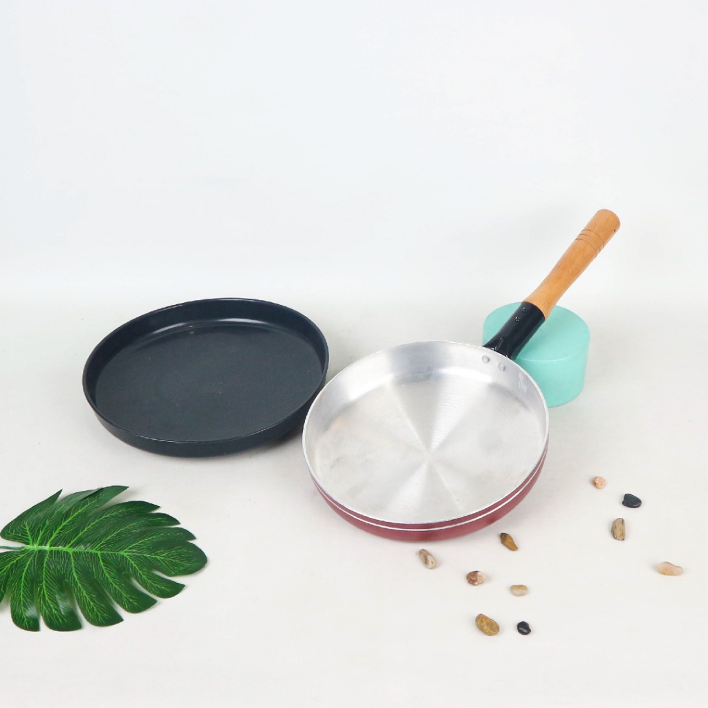 BISTRO Wajan Kwalik Kulit 22 Cm Dapat Loyang