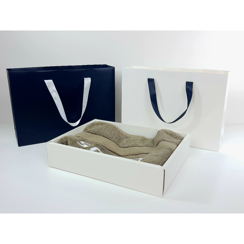 

paperbox + print stiker uk.32 x 22 x 7 cm