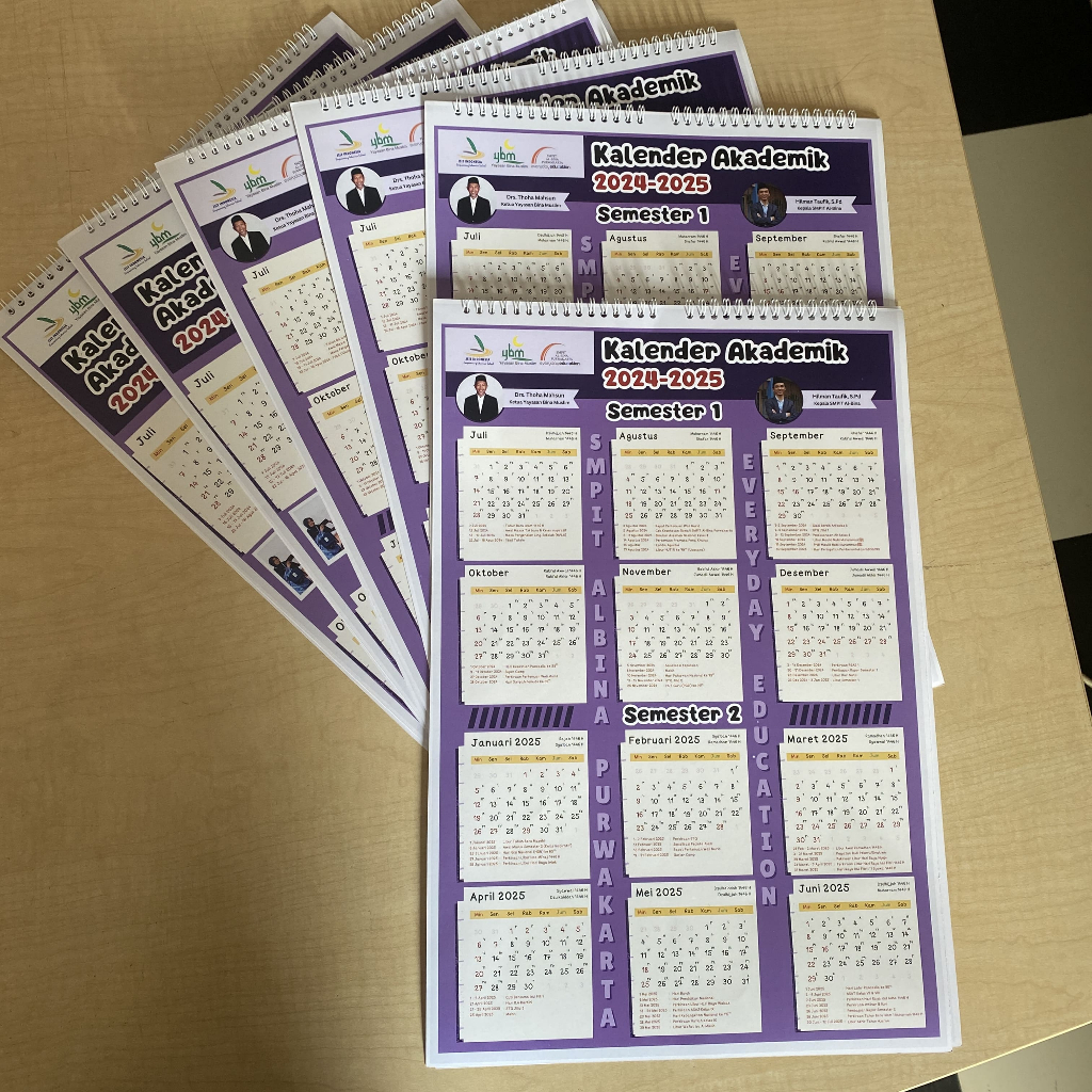 Kalender Dinding 2026 Custom – 4 Lembar + Cover, Free Template