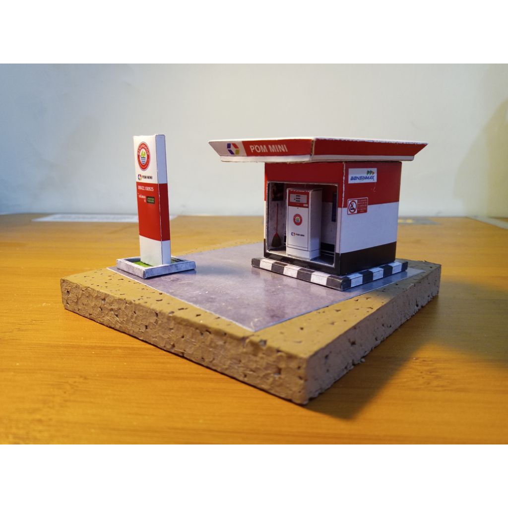 Miniatur Pom Bensin Mini Bensinshop untuk hiasan dan diorama 1/64 1:64