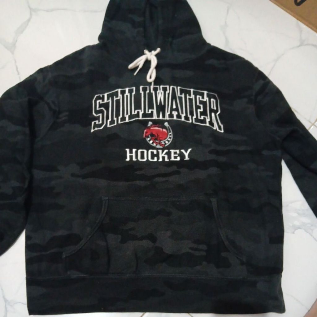 sweater hoodie independent army