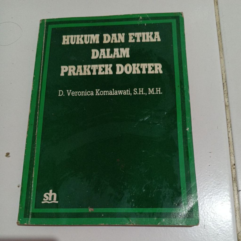 Buku hukum dan etika dalam praktek dokter