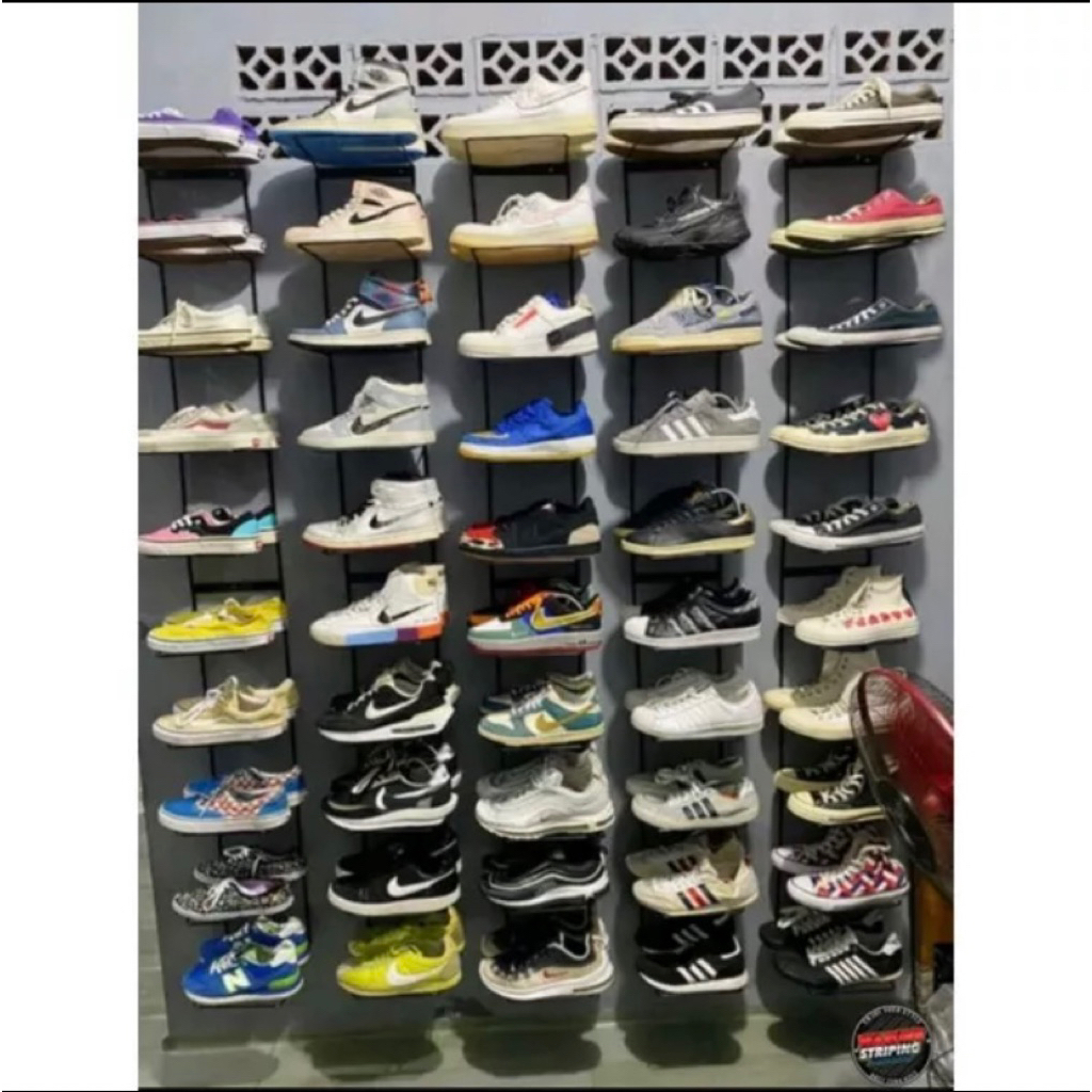 Rak Display Spatu Sandal