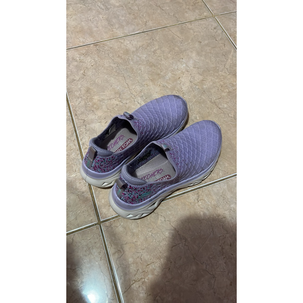sepatu skechers - Second