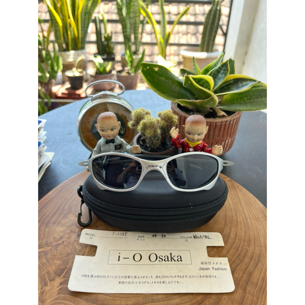 Vintage oval round sunglasses 90's Brand: Oakley Made in USA Frame titanium dilapisi karet Stainless