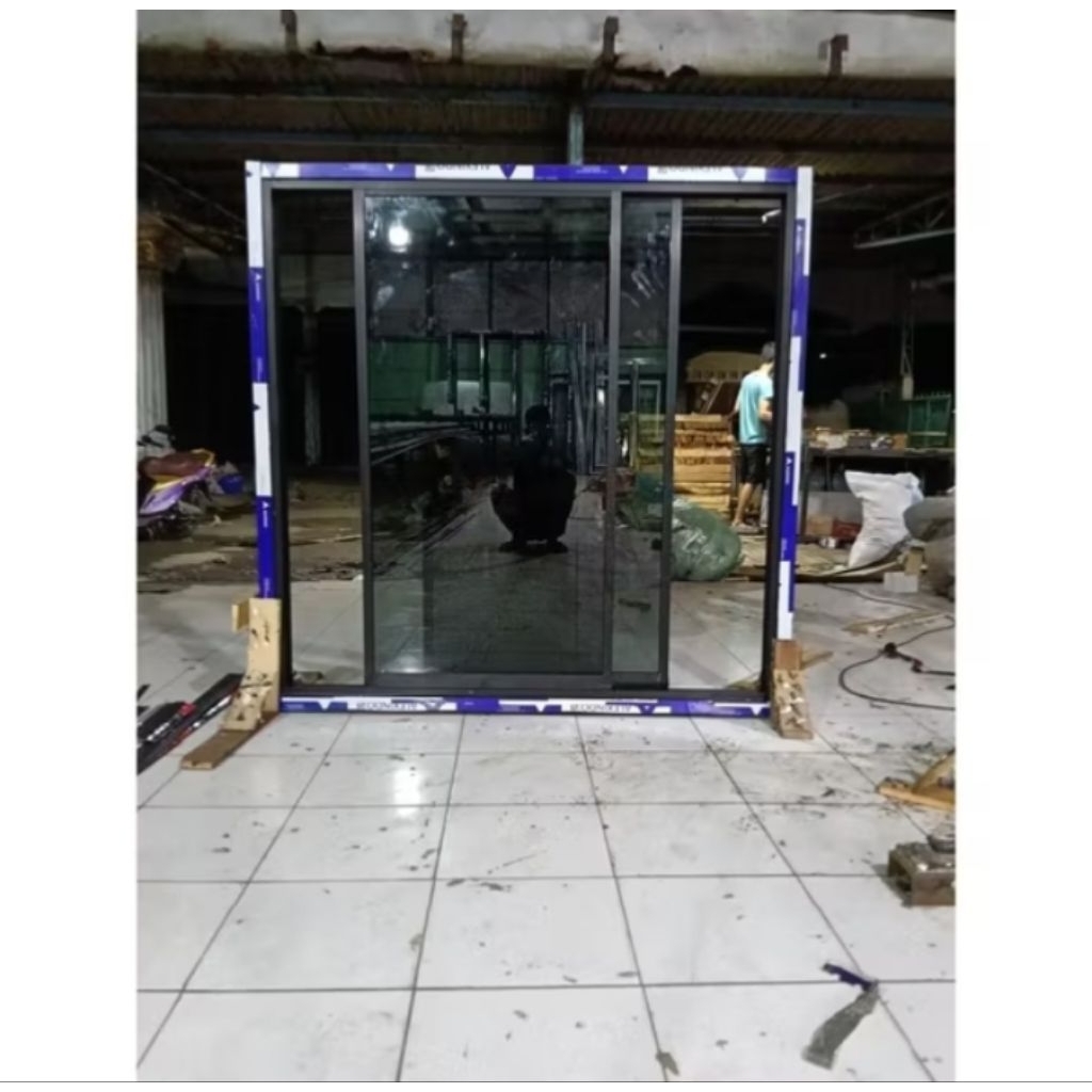 Jendela aluminium Sliding(geser dua daun, Kusen 3"dengan bahan merk Aleksindo