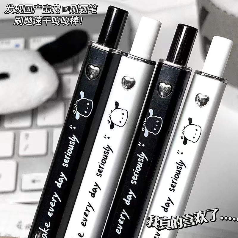 

PULPEN GEL MEKANIK 0.5MM MOTIF POCCHACO BLACK N WHITE/ BALLPOINT/ PEN GEL POCCHACO
