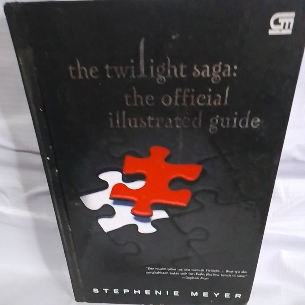 The twilight Saga official illustrated guide original