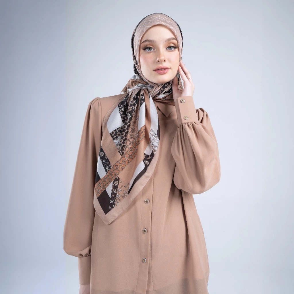 MANDJHA PATRIZIA BROWN SCARF - Hijab Jilbab Segi Empat Premium Motif Garis Cokelat Susu Putih vy IVA
