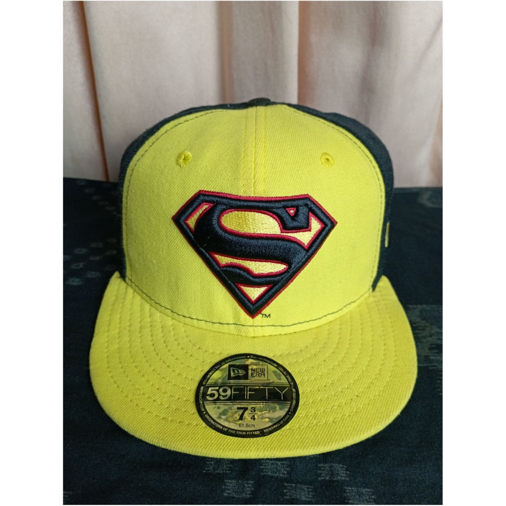 Topi New Era fitted size 7 3/4 (61.5 cm) down size ke 7 5/8 (60.6 cm) logo bordir 'S' Superman